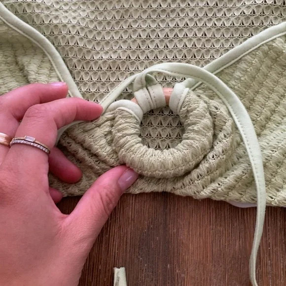 Long Sleeve Summer Green Crop Top with Ties - Picture 5 of 9